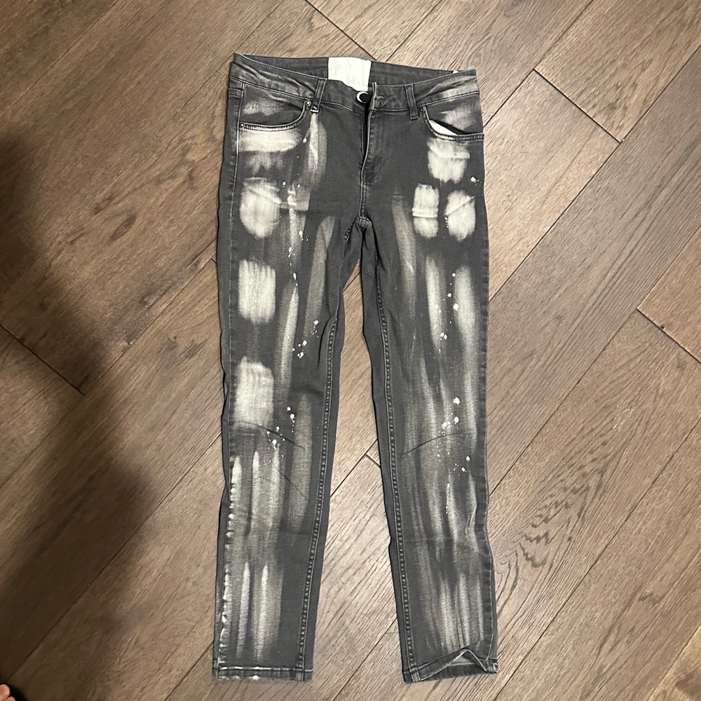 Stylish Gray Distressed Women Jeans